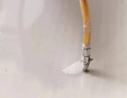 临渭瓷砖空鼓维修公司专业解答在瓷砖铺贴过程中，如果使用的砂料过粗（如全部使用了粗砂），可能会导致以下问题